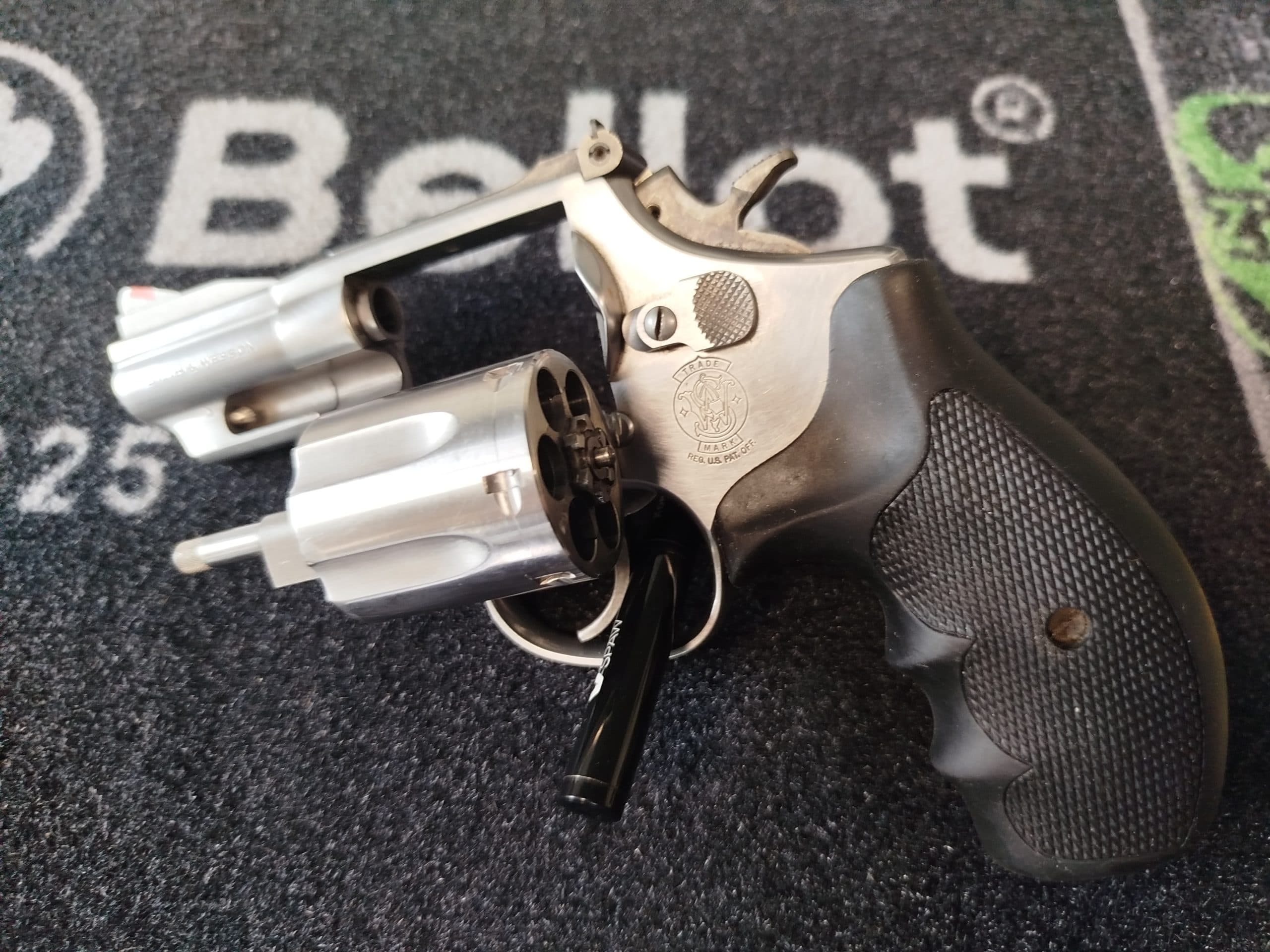 Rewolwer Smith & Wesson Model 66-4 Kal. 357Mag 38spec 2,5"